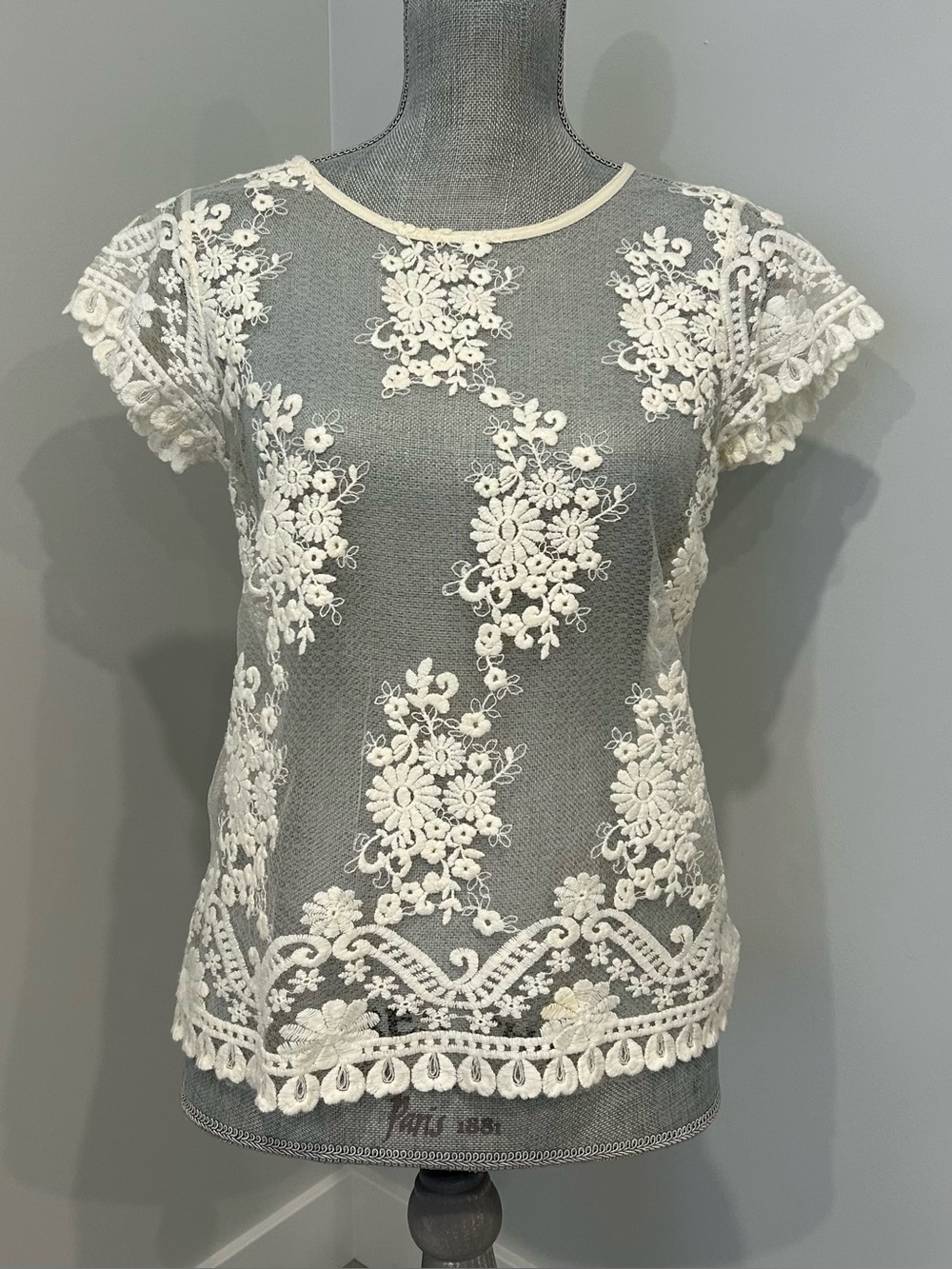Guess Size S Lace Embroidered Flowers Cream Sheer Shirt Short Sleeve